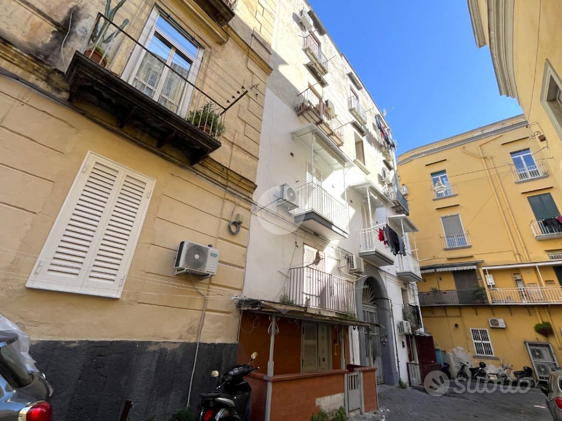 4 LOCALI A NAPOLI - Vista 3