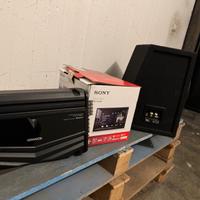 Amplificatore, subwoofer e autoradio multimedia