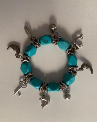 Bracciale con charms e pietre turchesi