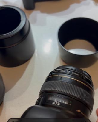 Canon Ef 85 mm 1.8 con paraluce