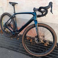 Gravel in Carbonio Trek Checkpoint SL7 Ruote Carb.