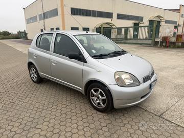 Toyota Yaris 1.0i 16V cat 5 porte Sol