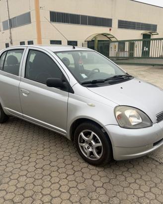 Toyota Yaris 1.0i 16V cat 5 porte Sol