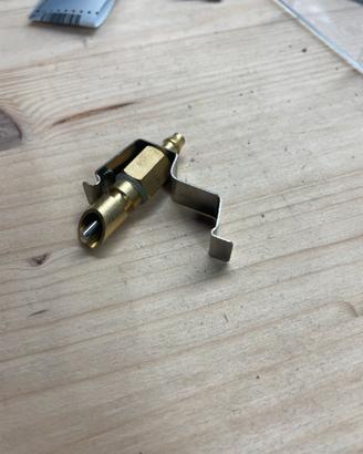 Beverino a spillo in ottone