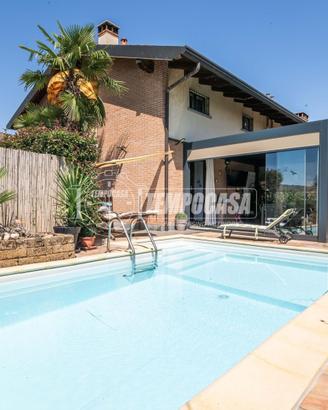 VILLA A SCHIERA CON GIARDINO, TAVERNA E PISCINA