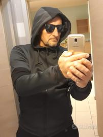 felpa con cerniera e cappuccio