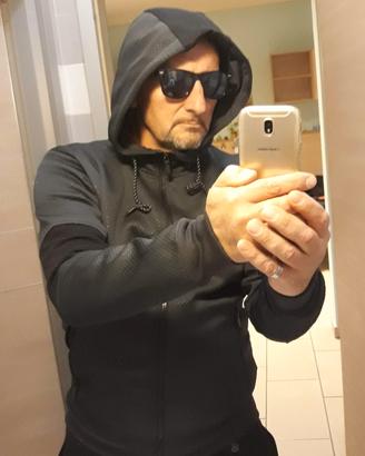 felpa con cerniera e cappuccio