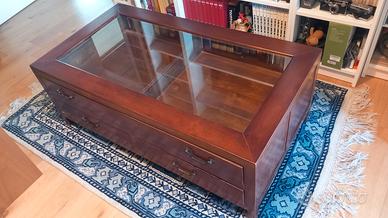 tavolino con vetrinetta