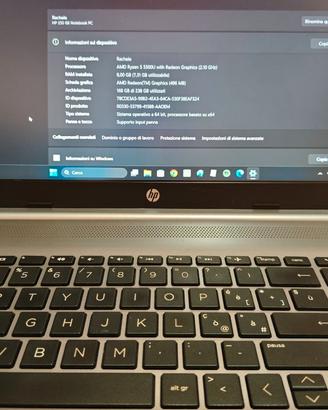 HP 255 G8 RYZEN 5-RAM 8GB-SSD 256GB  PARI AL NUOVO