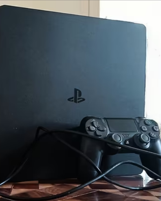 Ps4 Slim + 4 giochi + controller e cavi