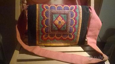 Borsa in tessuto fatta a mano