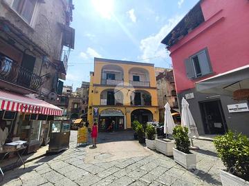 NEGOZIO A NAPOLI