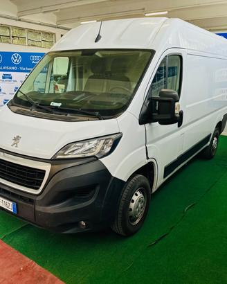 Peugeot Boxer 330 2.2 BlueHDi 140 S&S PC-TN Furgon