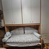 Cameretta spaziosa e scrivania