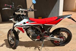 FANTIC 125 XMF 4T  MOTARD con 1200 km!