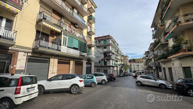 2 LOCALI A NAPOLI