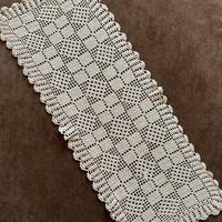 Centrino ad uncinetto rettangolare