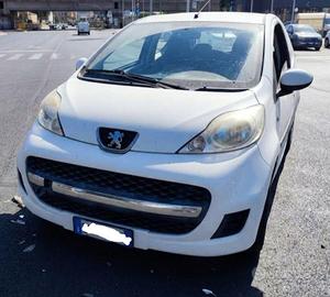Peugeot 107 incidentata