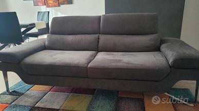 Divano soggiorno grigio 