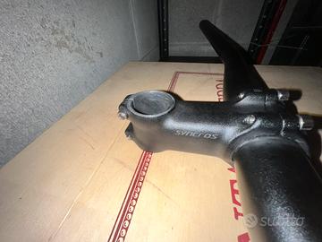 Accessorio bici manubrio syncros e attacco manubri