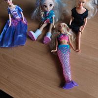 bambole tipo Barbie 
