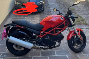 Moto Ducati Monster 600