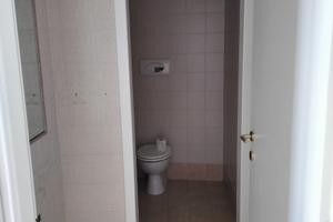 Ampio locale commerciale