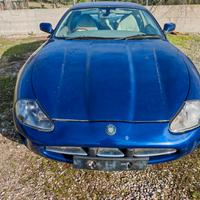 Jaguar XKR 4.0 v8 anno 1999 per ricambi (2a)