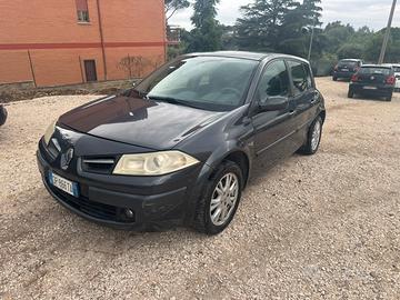 renault megane  1600 gpl perfetta