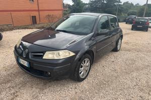 renault megane  1600 gpl perfetta