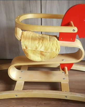 Cavallo a dondolo in legno "Ippo"