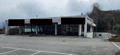 Immobile in asta di 2007 m² con più di 5 locali a 