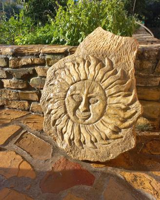 scultura in pietra locale scolpita a mano
