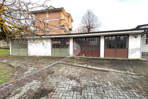 CAPANNONE A STRAMBINO