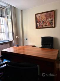 Mobili in legno ufficio - scrivania, libreria