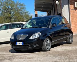 Lancia Ypsilon 1.3 MJT 75 CV Unyca