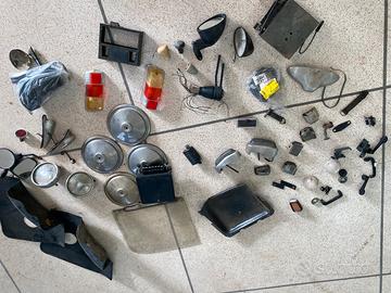 Ricambi vari e due stereo auto d’epoca