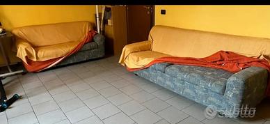 Coppia di divani.  Scontatissimi