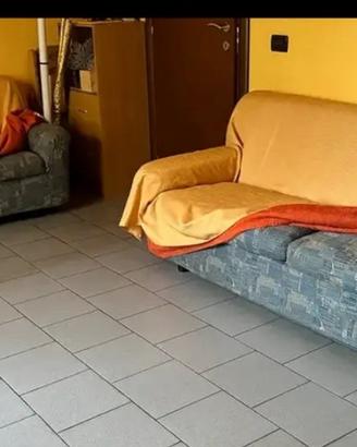 Coppia di divani.  Scontatissimi