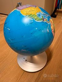 Mappamondo con Costellazioni illuminate