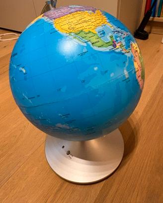 Mappamondo con Costellazioni illuminate