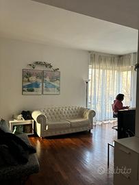 Divano classico pelle bianca matelassè