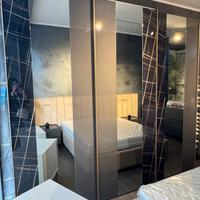 ARMADIO SCORREVOLE CON CASSETTIERA INTERNA 