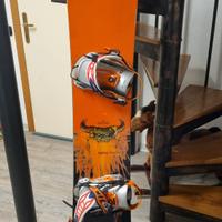 Tavola snowboard Rossignol con attacchi