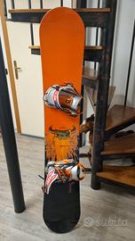 Tavola snowboard Rossignol con attacchi