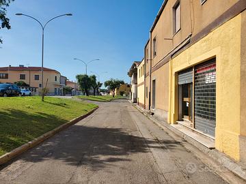Villasor. Locale commerciale zona centrale