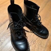 Anfibi Doctor Martens taglia 38, Modello 1460