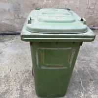 Bidoni con coperchio