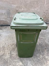 Bidoni con coperchio