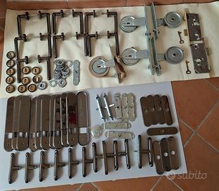 Maniglie usate e ferramenta per porte e finestre